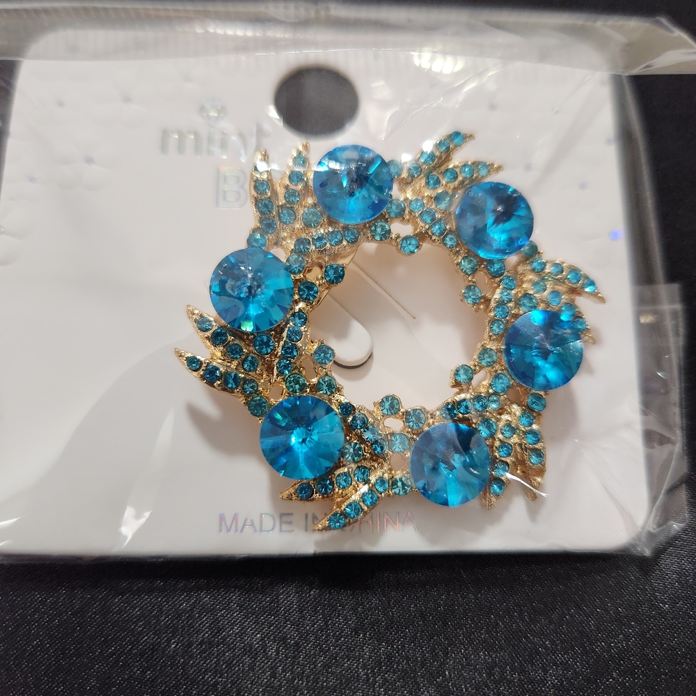 NEW Blue Crystal Wreath Brooch - Elegant Women's Jewelry